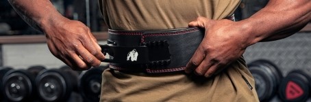 Maximiere Kniebeugen & Kreuzheben: Warum der Lever Belt der Gamechanger ist